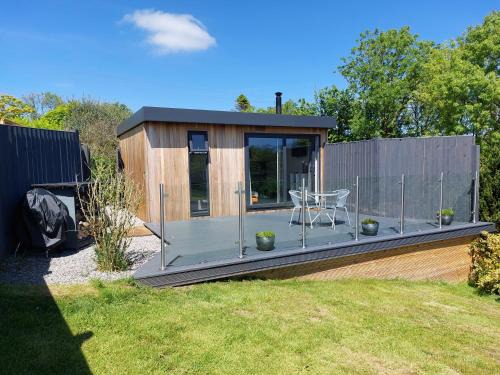Amroth Apartment | Pet-Friendly Modern Cabin with Wood-Burning Stove - Rated 9.8
