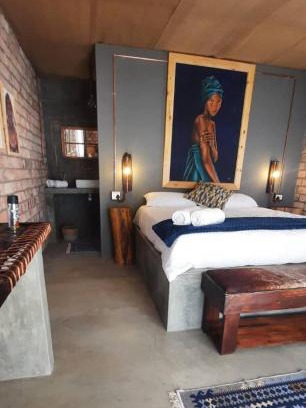 Uis House | Experience The Desert House: Family-Friendly Retreat with Pool