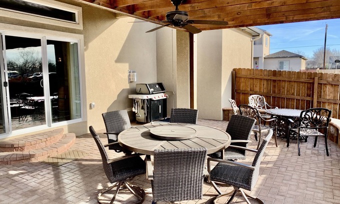 Fruita House | Discover The Desert Moon: Pet-Friendly Retreat with EV Charger