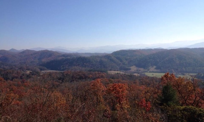 Maryville Cabin | Cozy Cabin Retreat at The Diamond "B" - Pet Friendly Escape