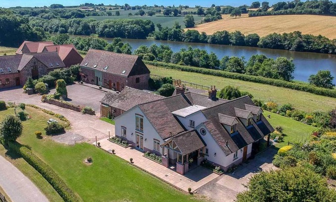 Chelmarsh Cottage | Discover The Dinney Holiday Cottages: Family-Friendly Retreat