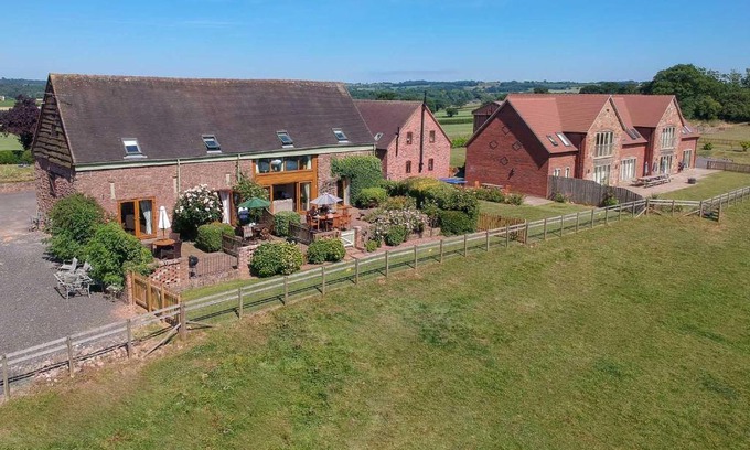 Chelmarsh House | Pet-Friendly Getaway at The Dinney Holiday Cottages