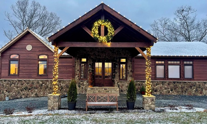 Blue Ridge Bed & Breakfast | Experience The Dogwood Inn: 5-Star Stay with Breakfast