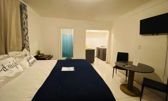 Nassau House | Top-Rated Dollie Mae Suite with King Bed & Pet-Friendly Stays