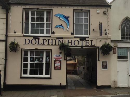 Chard Hotel | Welcoming Dolphin Hotel: Ideal for Families & Accessibility