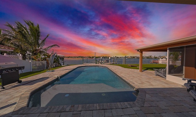 Bal Harbour House | Unbeatable Stay in Apollo with Pool and Breakfast Included