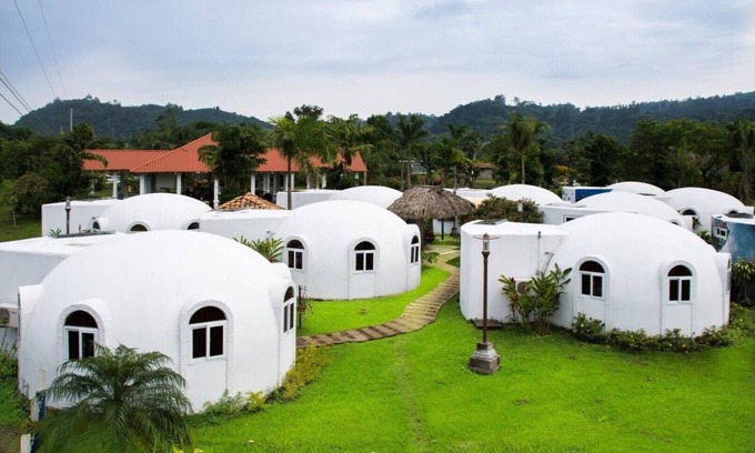 Bagope Bed & Breakfast | Discover The Domes Bed and Breakfast with Oceanfront Pools