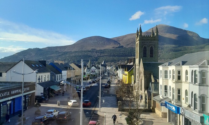 Newcastle Bed & Breakfast | Inviting Stay at Donard Hotel with Breakfast & Family Amenities