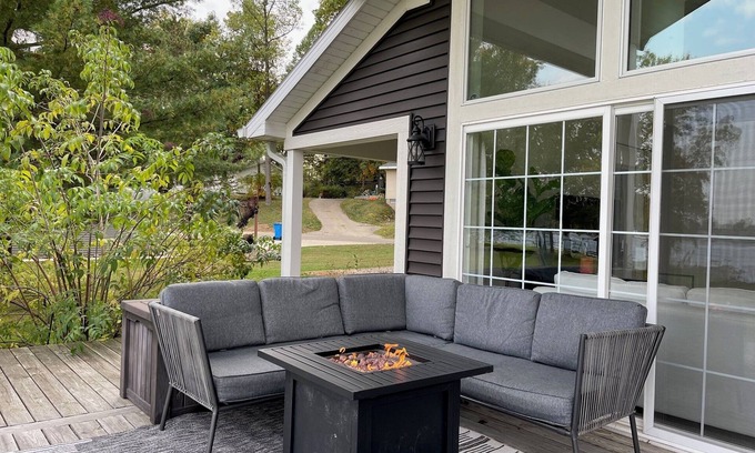 Vandalia House | The Donnell Lake Retreat with Private Dock
