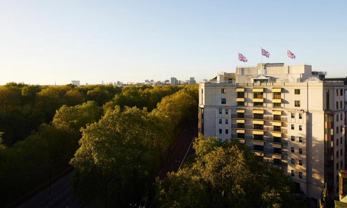 Mayfair Hotel | Exquisite Stay at The Dorchester - Rated 9/10 by Guests