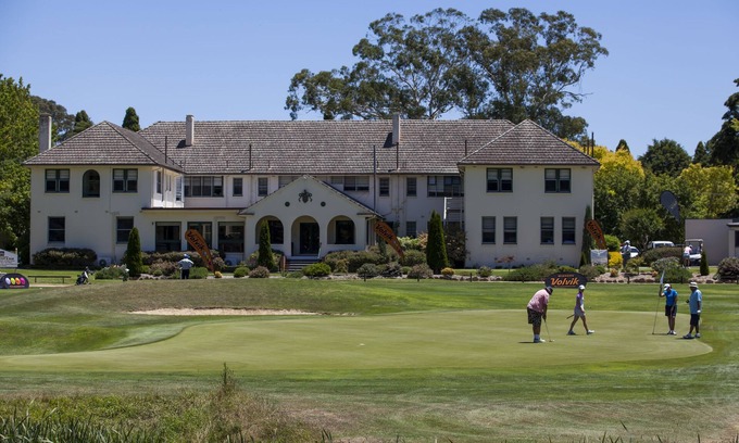Moss Vale Bed & Breakfast | Golf Course Retreat at The Dormie House with Family-Friendly Perks