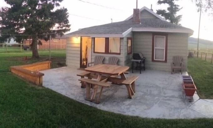 Philipsburg Cottage | Douglas Creek Cottage: Cozy Retreat with Great Views