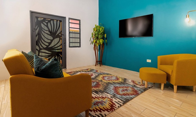 San Juan House | Modern Comfort at The "Dous" Apartment with Spa Amenities