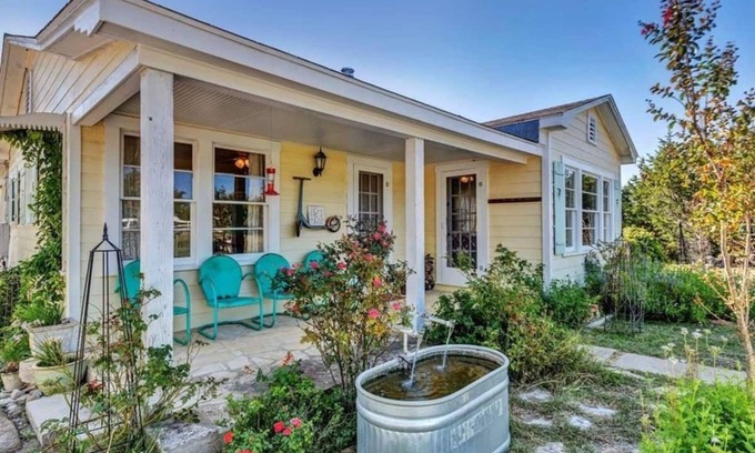 Grapetown House | Cozy Dove House: Ocean View, Breakfast & Firepit Retreat