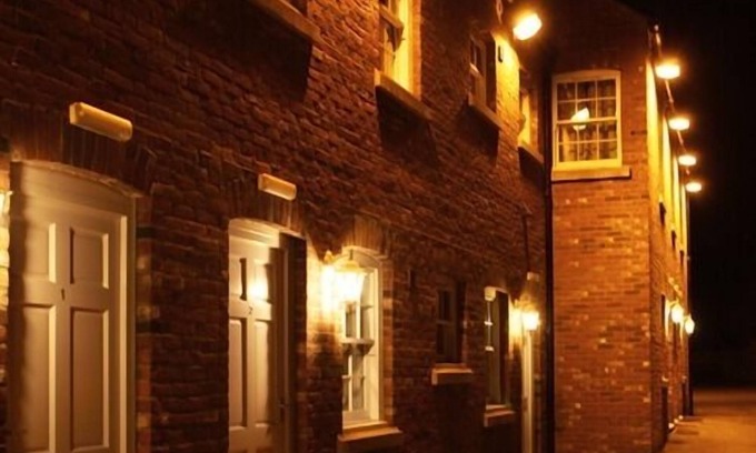 Snaith Hotel | Budget-Friendly Retreat at The Downe Arms with Breakfast