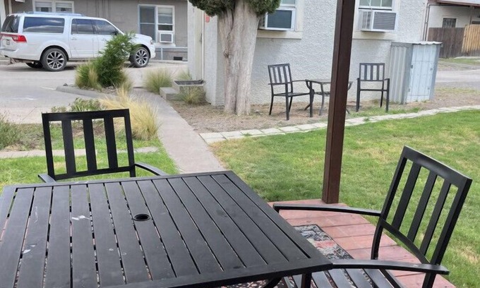 Alpine House | Discover Dragonfly Cottage - Downtown with Family-Friendly Amenities