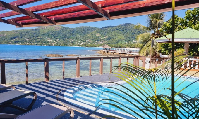 Bel Ombre Villa | Relax at The Drake Seaside Apartment with Ocean Views