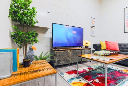 Hackney Wick Apartment | Experience Comfort at The DreamArt Warehouse, 4-Star Hotel