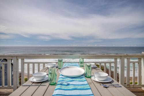 Lincoln Beach House | Experience Comfort at The Driftwood - A 4-Star Retreat