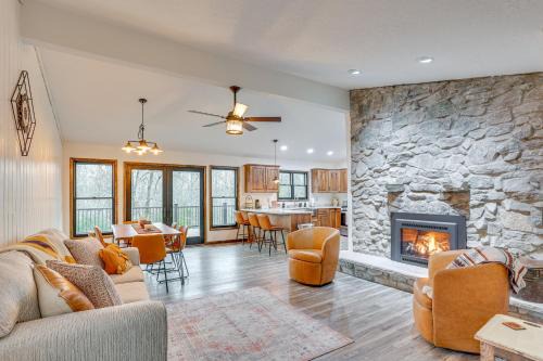 Sugar Tree House | Charming Duck Farm Sugar Tree Hideaway with Outdoor Space