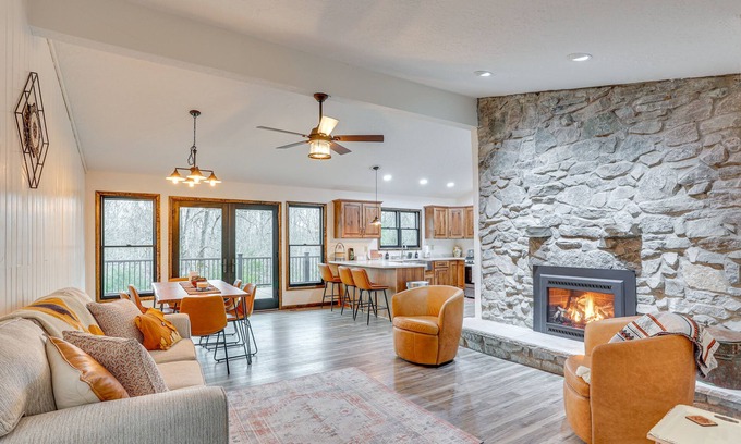Sugar Tree House | Pet-Friendly Sugar Tree Hideaway with Spa & Yard Access