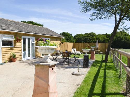 Willesborough House | Pet-Friendly Getaway at The Duck House with Great Amenities