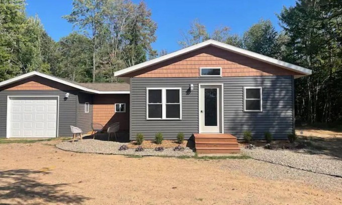 Crandon House | Discover The Duck House: Pet-Friendly Retreat, 10/10 Rated
