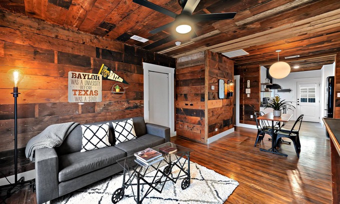 Waco Cottage | Perfect Retreat Near Baylor University and Magnolia Silos