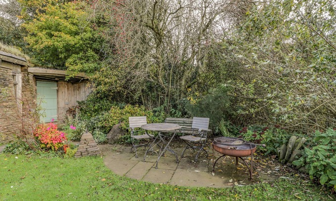 Hereford House | Discover The Dugout: Cozy Holiday Cottage in Orcop
