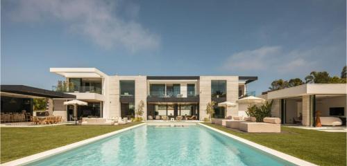 Central Malibu Villa | The Dume Legacy