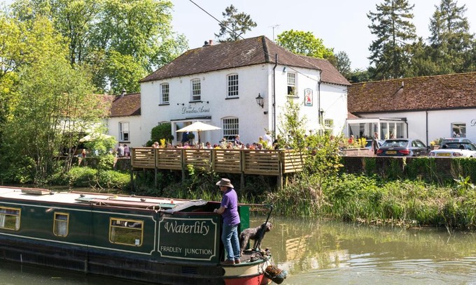 Kintbury Hotel | Explore The Dundas Arms: Pet-Friendly & Family Welcoming