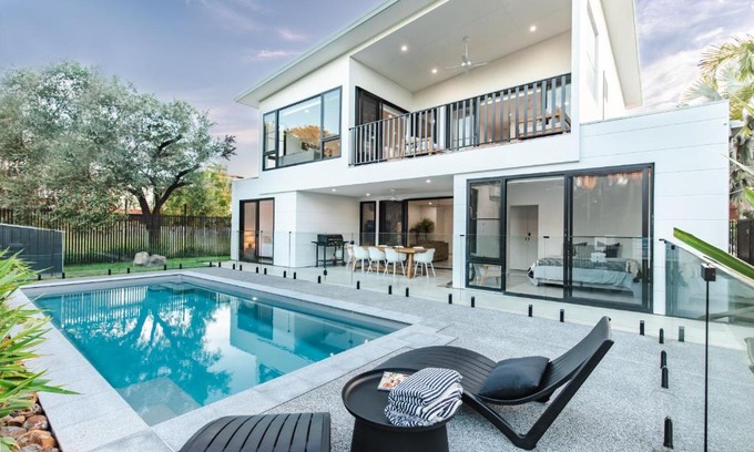 Agnes Water House | Relax at The Dūne: 4 BR Poolside Retreat by the Beach
