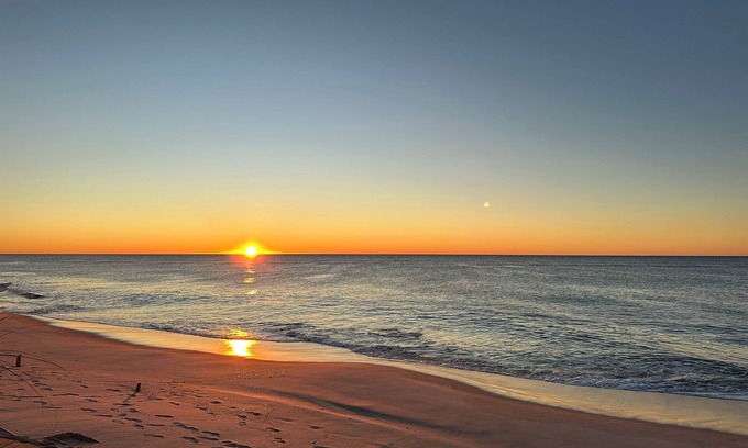 Ocean Bay Park House | The Dunes -Oceanfront Renovated Home with Direct Beach Access in OBP. Sleeps 16!