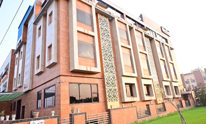 Knowledge Park III Hotel | Welcoming Stay at The Dwelling Inn - 4-Star Comfort Awaits
