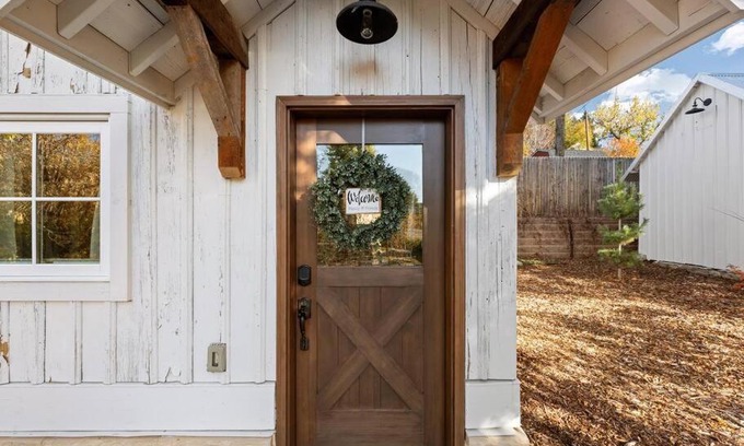 Castle Rock House | Discover The Dyer Inn - A Restored Barn for Families