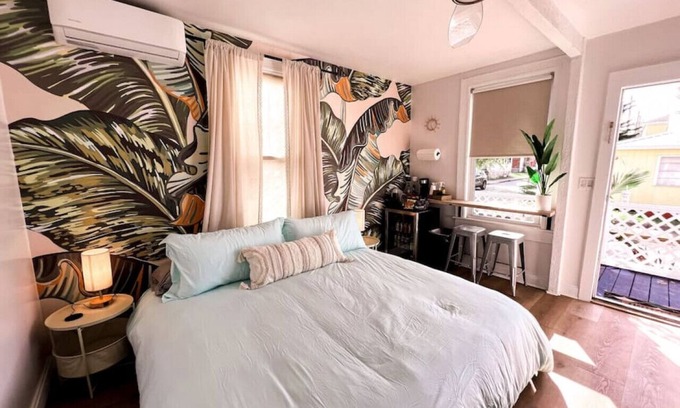 Lincolnville Hotel | Stylish King Studio in Boutique Hotel, Steps from Downtown