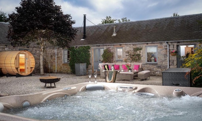 Grantown-on-Spey House | Explore The Eagle's Nest: 4-Star Stay with Hot Tub & Pool