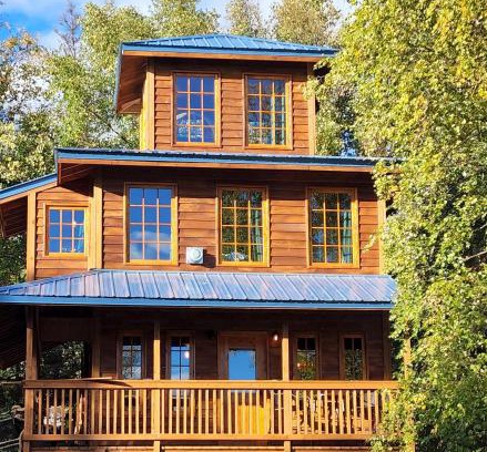 Palmer House | Experience The Eagle's Nest Treehouse Cabin - Guest Rated 10/10