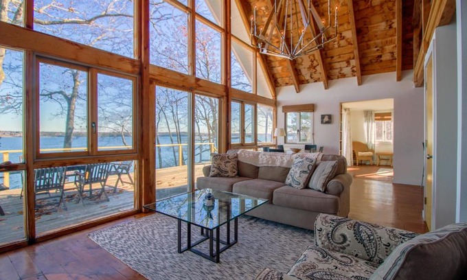 Waldoboro House | Relax at The Eagle's Nest - Family-Friendly Getaway