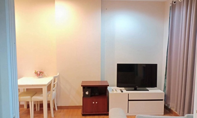 Chang Phueak Condo | Cozy Earth Tone Room with Pool Access for Your Getaway