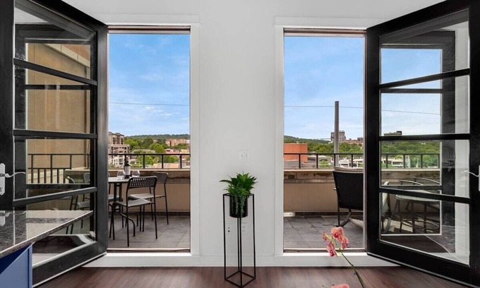 Fayetteville Apartment | Ideal Stay at The East View - Downtown Near Dickson