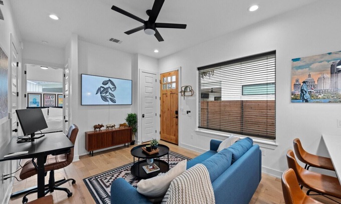Govalle House | The Eastside Den – Pet-Friendly w/Yard