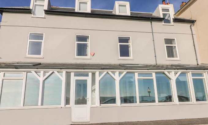 Sandgate House | Family-Friendly Getaway at The Eaves - 4 Star, Rated 9.2