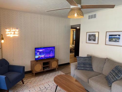 Covington Apartment | Eco-Friendly Getaway: The Eclectic 1/2 Mile from Square