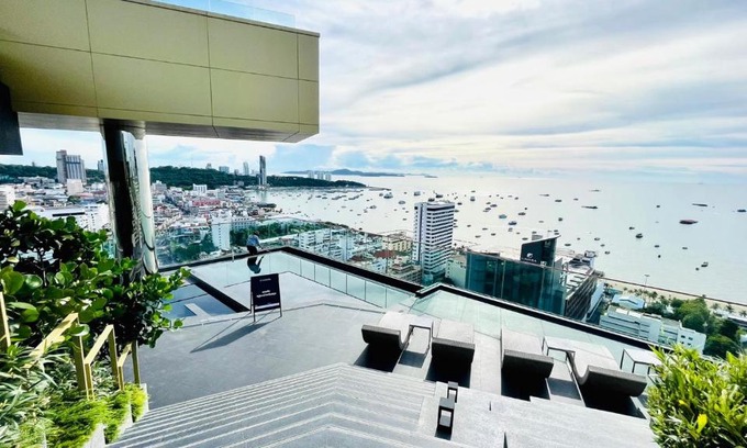 Pattaya Bay Apartment | Premier Stay at The Edge Central 582 with Pool Access
