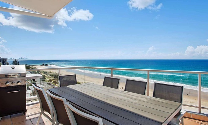 Currumbin House | Stay at The Edge - Currumbin Hill: Oceanfront Relaxation