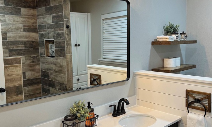 La Grange House | Relax at The Edge of Town: Pet-Friendly with Spa Amenities