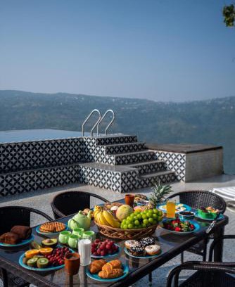 Panchgani Villa | Top-Rated Victoria Hotel: Pet-Friendly with Pool & Breakfast