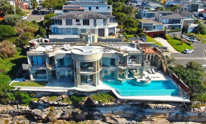 South Coogee House | Discover The Edge: Nature-Inspired Retreat with Ocean Views