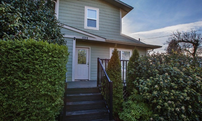 The Bowl of Edmonds House | Family-Friendly Edmonds Guest House with Oceanfront Bliss